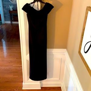 Formal fitted floorlength. Only worn once.